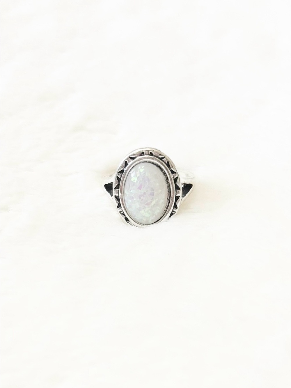 5/$15 🩷 MUST BUNDLE Silver Opal Oval Statement Ring - White Opalescent